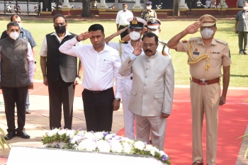 Governor, CM pay homage to martyrs