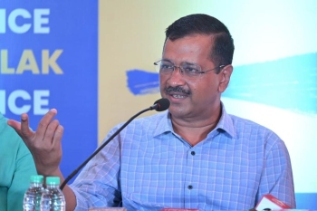 Kejriwal appeals to BJP, Congress supporters to give AAP a chance