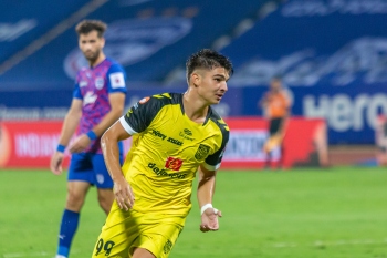 Chhetri's record strike in vain as Hyderabad consolidate lead at the top in ISL