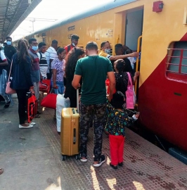 Pilgrims leave for spiritual journey to Vailankani as SWR resumes Vasco-Nagappattinam Express