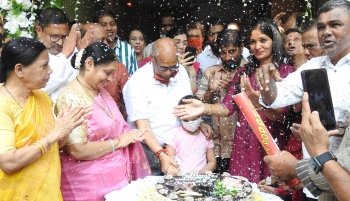 Digambar cuts birthday cake with a thunder of chief minister in waiting