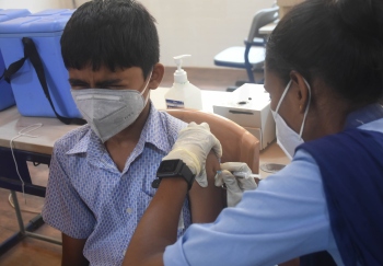 1,561 school children in 12-14 age bracket get first dose of vax