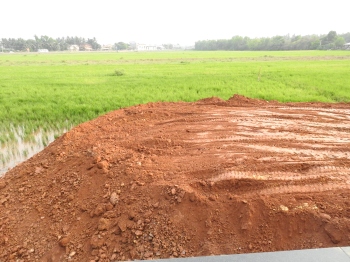 Benaulikars fear worst as PWD erects poles in Tolleaband lake for bypass