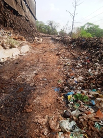 MMC garbage drivers fear worst during monsoon as entry and exit road to Sonsodo in bad state