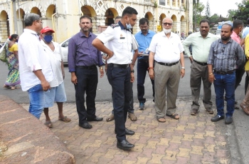 Citizens raise fears of accidents as road and footpath on same level at Margao garden