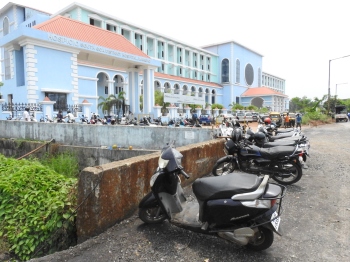 Parking blues continue to haunt South Goa district hospital patients, visitors