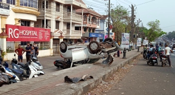 Car overturns at Porvorim