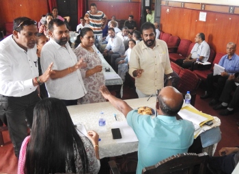 Amid protest, MMC bulldozes with move to lease out two shops via open auction