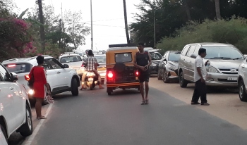 Traffic woes on Benaulim beach main approach road