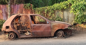 Corroded car disrupts road works in Margao