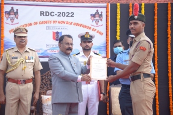 Guv felicitates NCC cadets of Goa, Karnataka