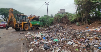 MMC clears waste strewn at Aquem ring road, sparks row