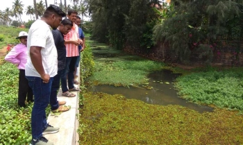 MLA takes stock of Colva creek, asks WRD to de-weed it before monsoons