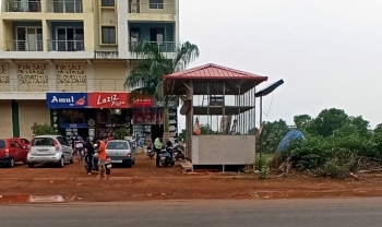 Kiosk springs up along highway at Chaudi