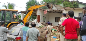 House on comunidade land demolished at Rumdamol