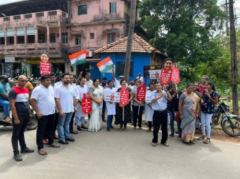 Congress workers protest LPG price hike in Velim
