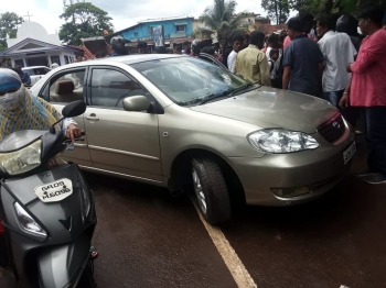 Speeding car knocks down woman, three pupils at Curchorem