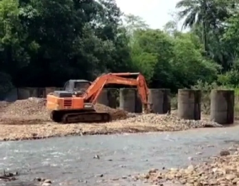 Desilting of Dudhsagar River at Collem begins