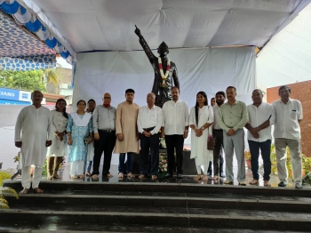 Congress pays tributes to martyrs at Lohia Maidan