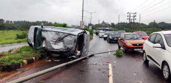 Driver unhurt as vehicle rams into pole at Sancoale