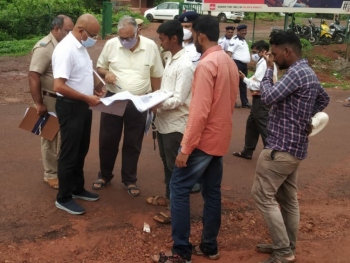 Lack of public toilet, waste mgmt facilities near Tivim rly station