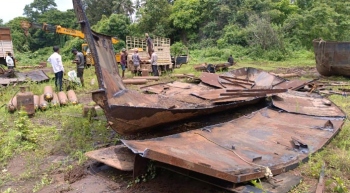 Sand canoes are dismantled, sold as scrap in Sanvordem
