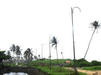 Colva residents shed light on lamp posts without lamps