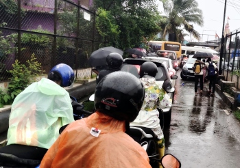 Motorists irked by traffic jams at New Vaddem rly bridge