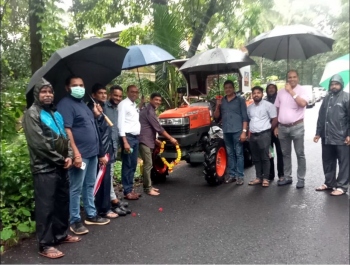 Ex-panchas donate tractor to farmers of Pilerne-Marra