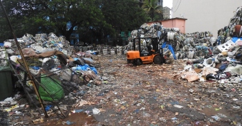 Citizens demand immediate stop to dry waste handling at old fish market