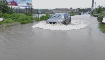 Main roads inundated, water enters houses in Salcete