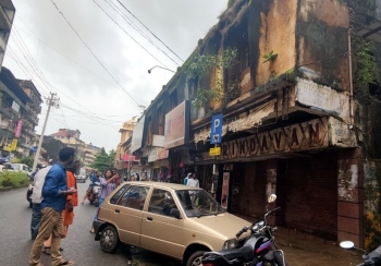 Lucky escape for lady after part of parapet falls in Vasco