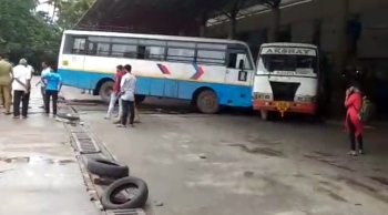 KTC bus hits 2 parked private buses at Canacona bus stand