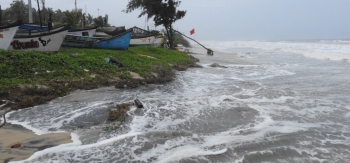 Traditional fishermen seek Almighty’s blessings ahead of new season as huge waves batter Benaulim coast