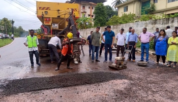 Jetpatcher machine fills potholes in Curchorem