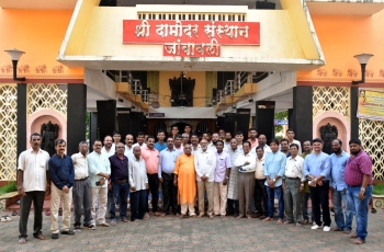 Samiti members offer prayers at Zambaulim temple