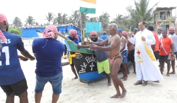 Fishermen follow tradition, invoke Almighty’s blessings before the start of new season