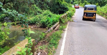 Portion of protection wall collapses at Canacona culvert bridge