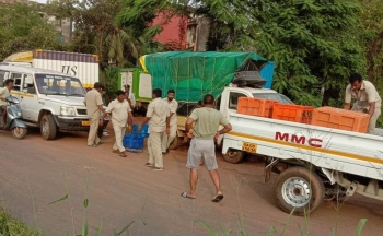 MMC cracks whip against illegal fish sale along road, confiscates crates