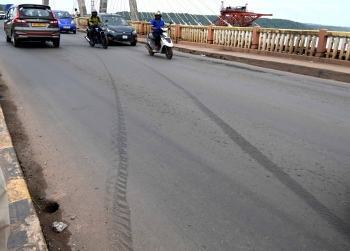 Politicos rush to take stock of situation at mishap site