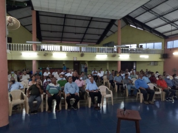 Over 100 components of comunidades attend awareness fellowship