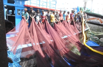 Hustle & bustle at Cutbona on eve of new fishing season