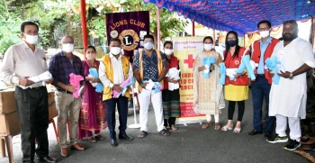 2,000 masks, non-woven bags handed to devotees