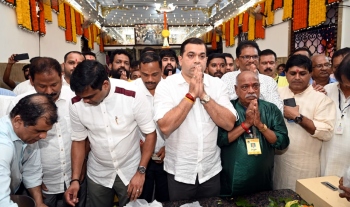 Politicians pay visit to Damodar Temple, offer prayers at Saptah