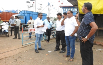 Chaos at Cutbona jetty as officials stop fish vehicles