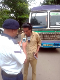 Bus drivers subjected to alcometer tests in Vasco