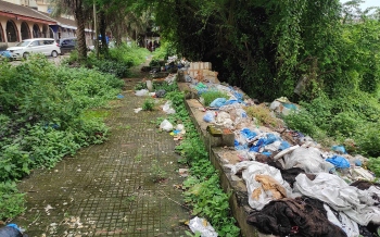 Mini-Sonsodo in making at SGPDA retail market as garbage piles up