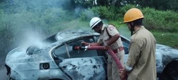 Car gutted in fire at Sao Jose de Areal