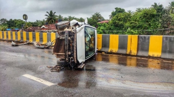 Car overturns in crash on Atal Setu
