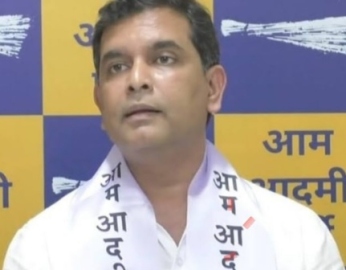 AAP takes dig at Cong and BJP over defecting MLAs